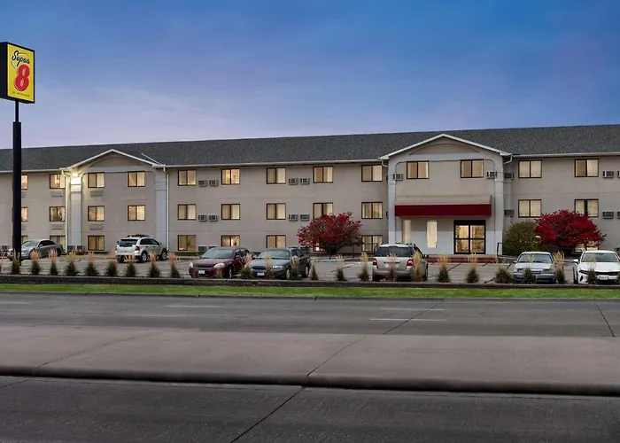 Super 8 By Wyndham Lincoln North