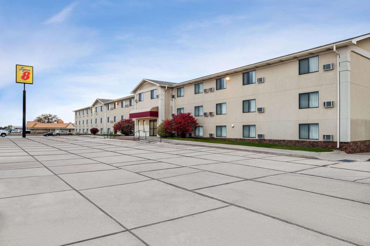 Hotel Super 8 By Wyndham North
