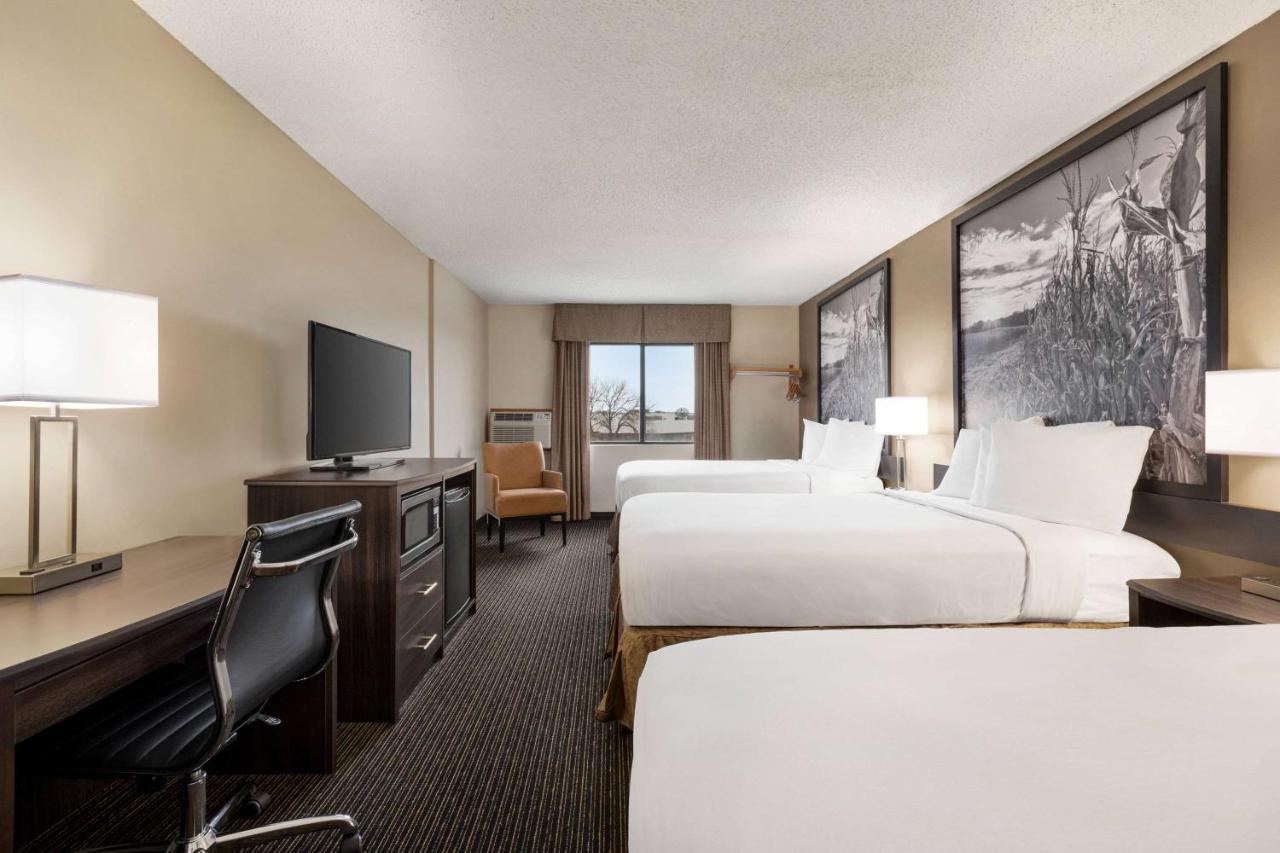 Hotel Super 8 By Wyndham North