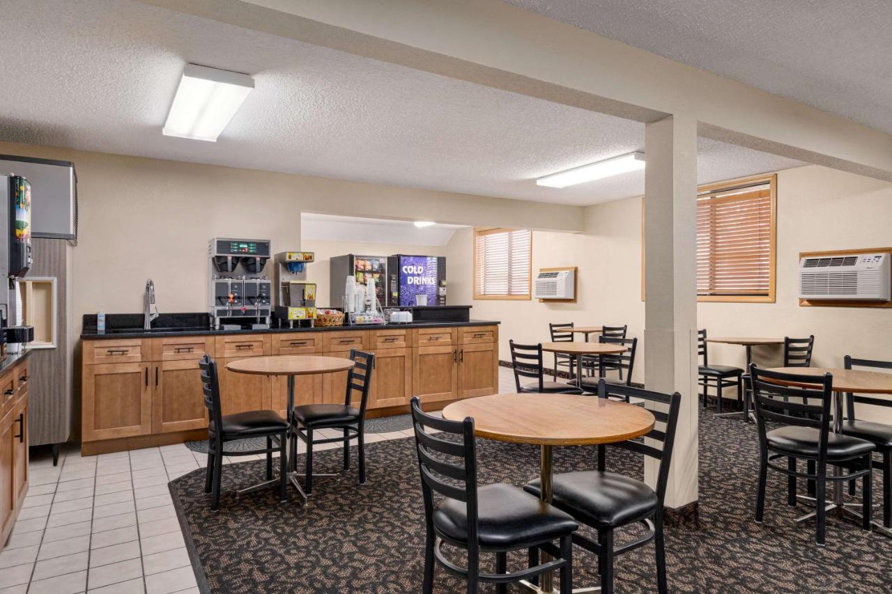 Super 8 By Wyndham North Hotel
