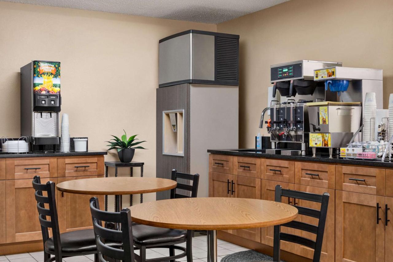 Super 8 By Wyndham North Hotel 2*